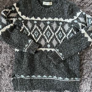 Abercromie kids girls gray sweater. Great with leggings or jeans. Size 9/10.